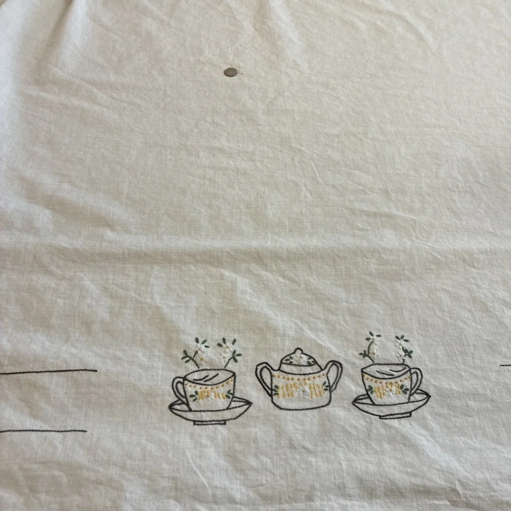 N/A tablecloth has